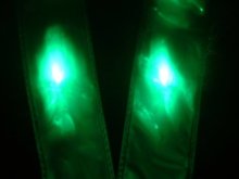 他の写真1: 緑色LED16個点滅　夜光チョッキ　6CM幅　紺メッシュ・シルバー反射（明るい）【背面　台形反射シート付き】