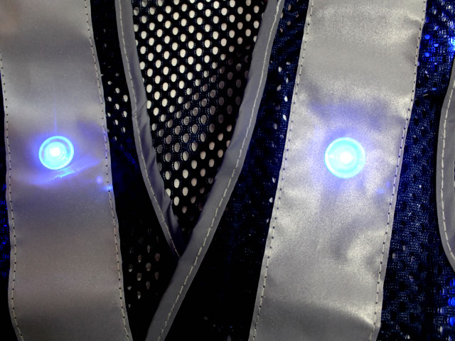 冬用 エアースルー安全ベスト 青色 LED安全ベスト グリーンメッシュｘシルバー反射 警備用品・防犯用品 プロショップ 株式会社タンタカ
