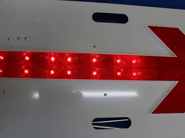 LED矢印板 警備用品・防犯用品 プロショップ 株式会社タンタカ